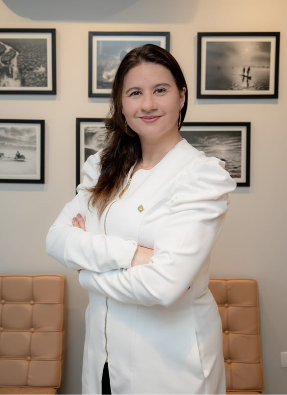 foto profissional aline laham na clínica odontológica