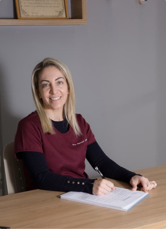 foto profissional patricia lacava na clínica odontológica